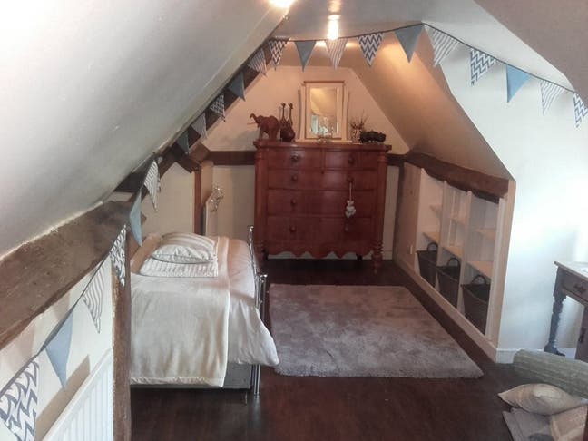 Spacious Stylish Character Bedsit with en-suite Main Photo