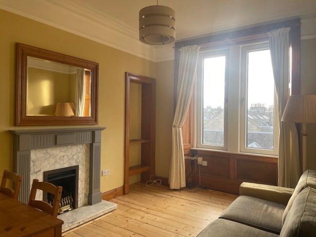 Sunny and spacious 3rd floor traditional tenement  Main Photo