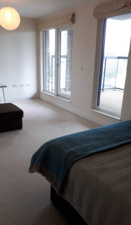 Bright Cozy Balcony Room Main Photo