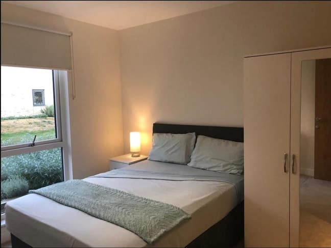 Comfortable Furnished Ensuite Room Main Photo