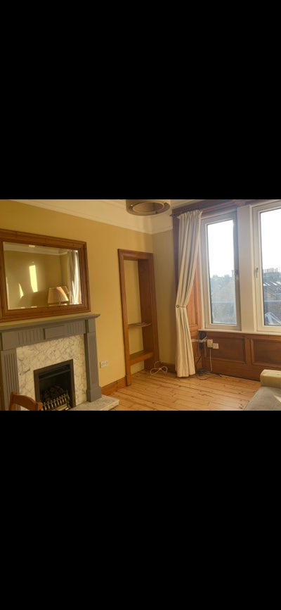 Sunny, traditional 3rd floor flat, Leith Links Main Photo