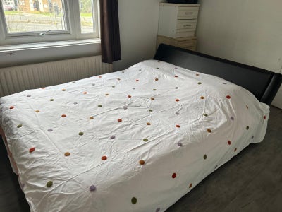 Double bed room - All bills included  Main Photo