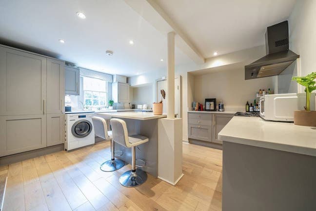  2 Rooms Available in Beautiful Riverside House Main Photo