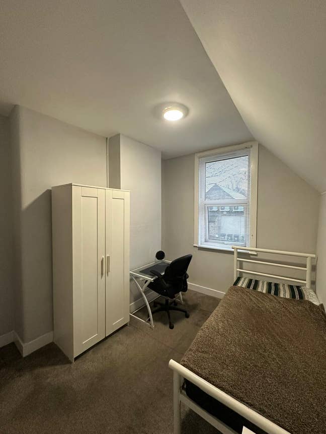 Newly decorated room for one person in Forest Hill Main Photo