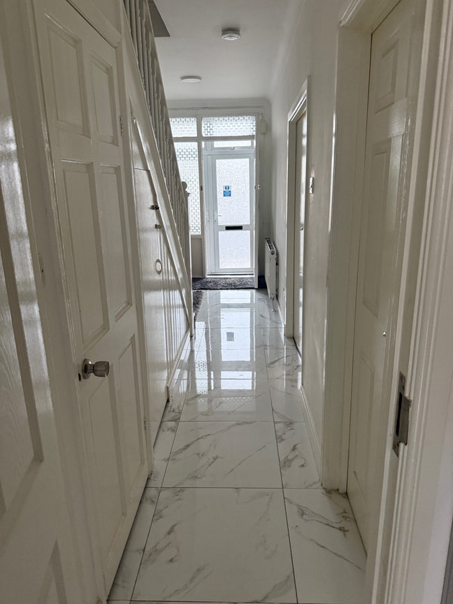 Newly renovated house nearN17 Main Photo