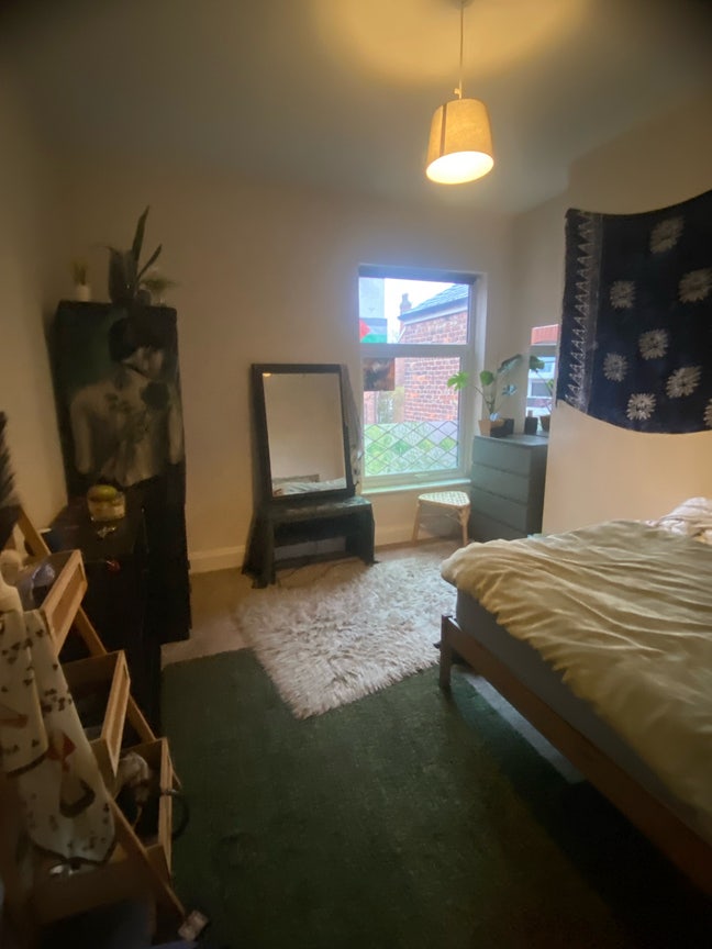 Medium sized unfurnished room Withington/Didsbury  Main Photo