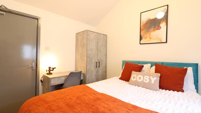 Rooms Available 🏡 Goslyn Close Main Photo