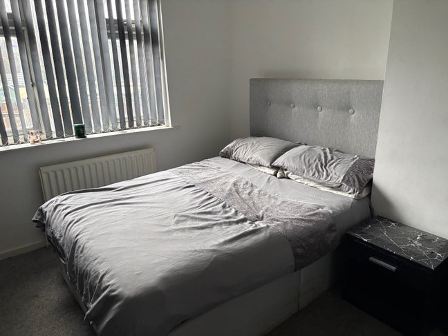 Good sized double room to rent in Courthouse Green Main Photo