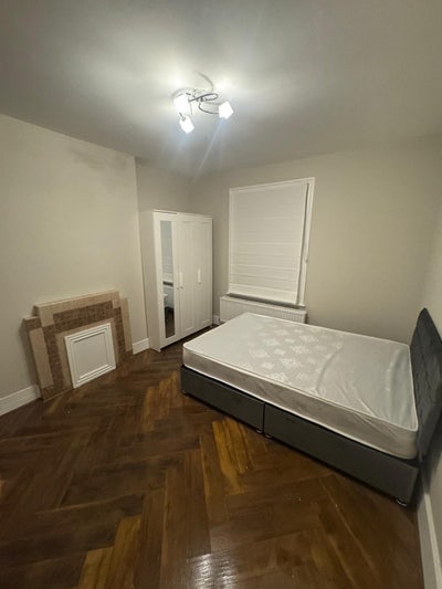 Double Room Available for Rent Main Photo