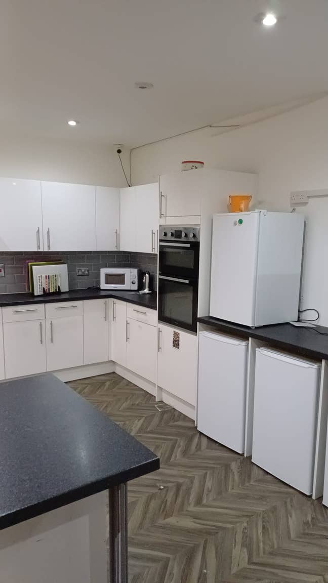 📍 Property Guardian Rooms – Available in Romford Main Photo