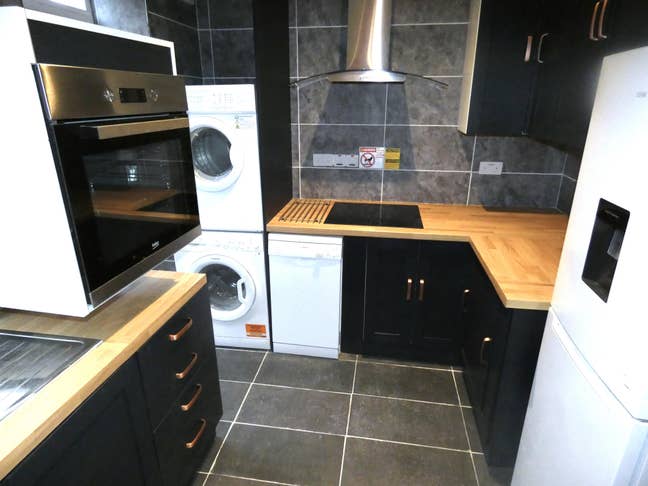Luxury two bed Garden flat by West Ham Station E15 Main Photo
