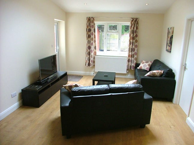 Beautiful large ensuite room for professional Main Photo