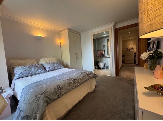 Spacious En - Suit Room| River Side Flat|Chelsea H Main Photo