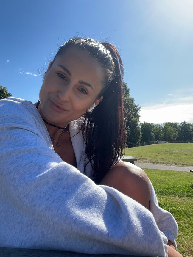 I am a professional female  Main Photo