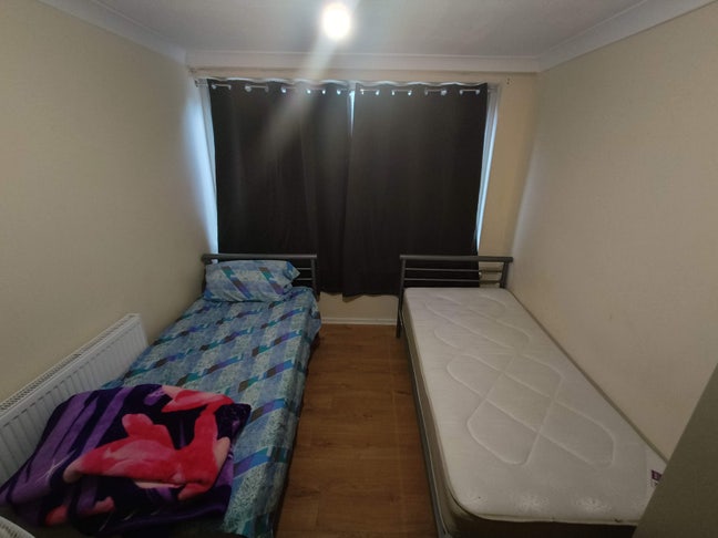 Double Room for 2/3 Persons in Southall Main Photo