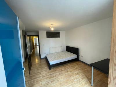 4 Bed Apartment With En-Suite Room & Large Patio. Main Photo