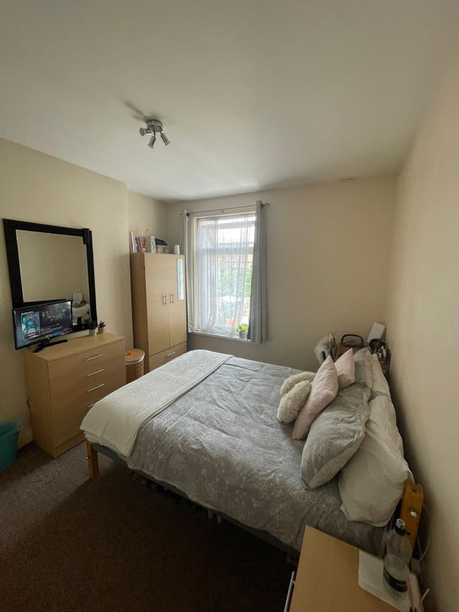 Lovely Bright Double Room - All Bills Included  Main Photo