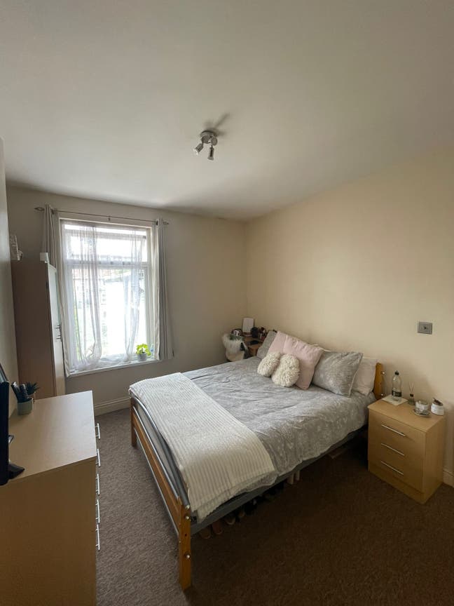 Lovely Bright Double Room - All Bills Included  Main Photo