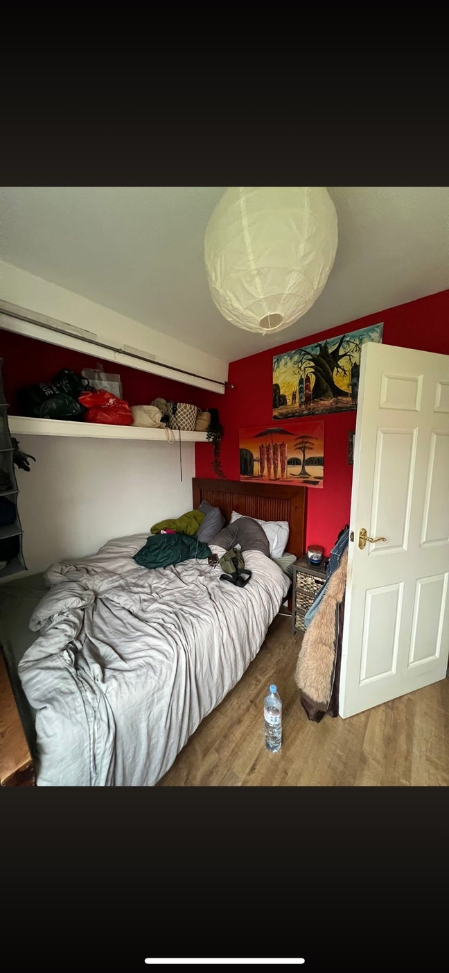 Double room to rent for 2 WEEKS Main Photo