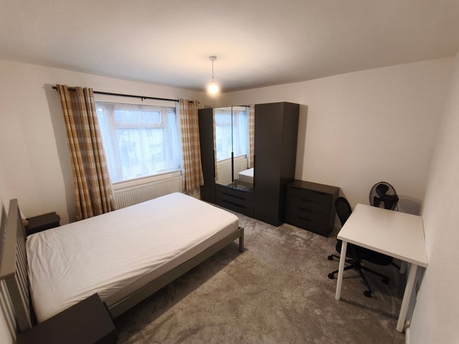 Bright, Modern Double Room | Bills Included Main Photo