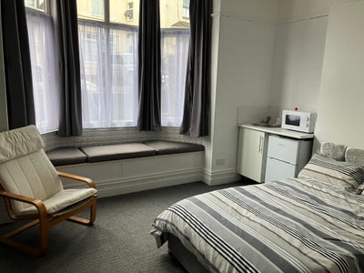 Room to rent in Dudley Main Photo