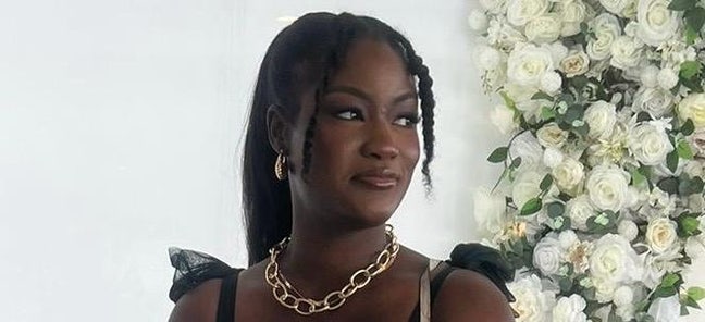 I am a professional female looking to buddy u... Main Photo