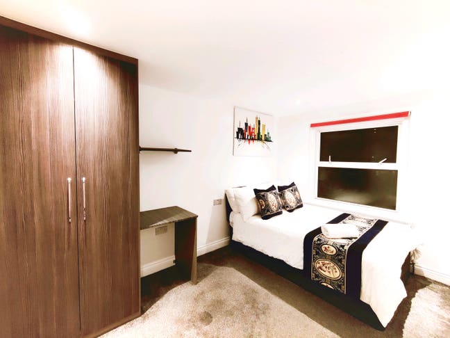 En-Suite double rooms, fully furnished Main Photo