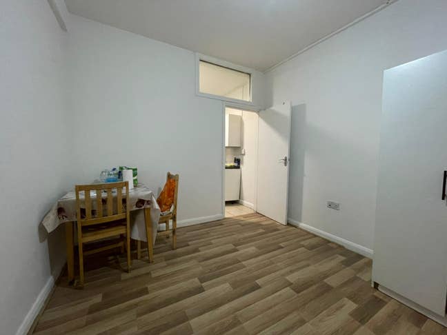 Studio Flat To Rent in Wood Green, N22. Main Photo