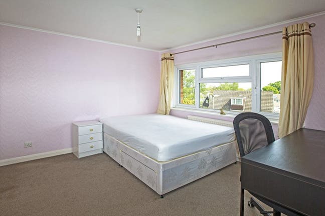 Double room near Guildford – bills included Main Photo