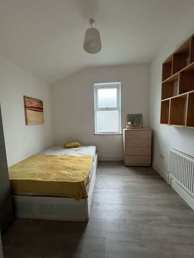 Single room for rent 5 minutes from Ilford station Main Photo