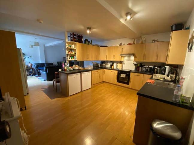 Lovely large unfurn. double room in Southville BS3 Main Photo