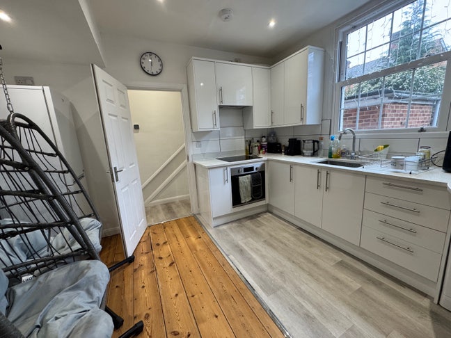 2 En Suite Doubles Close to Town Main Photo