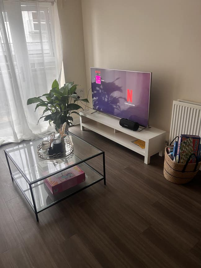 Looking for a flatmate :) xx  Main Photo