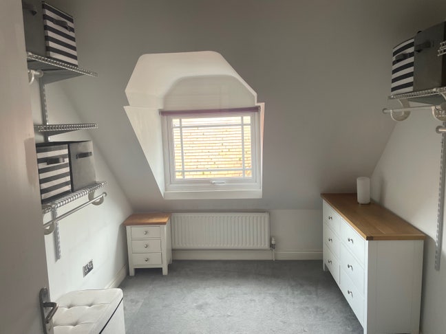 Single room available in calm friendly home  Main Photo