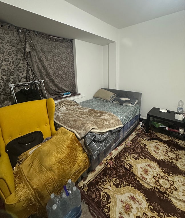 Double Bed space for Sharing Main Photo