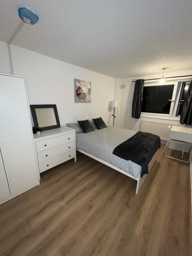 Newly Refurbished Rooms in E3 | 3 mins to Mile End Main Photo