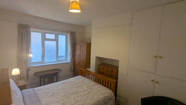 En suite double bedroom, large house, parking Main Photo