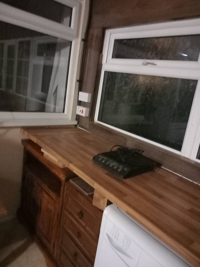 Good Size Room for 1 Person, All Bills Included Main Photo