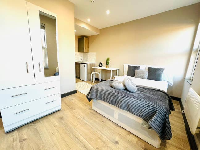 ✨ 🏡 Studio to Let in Feltham Main Photo