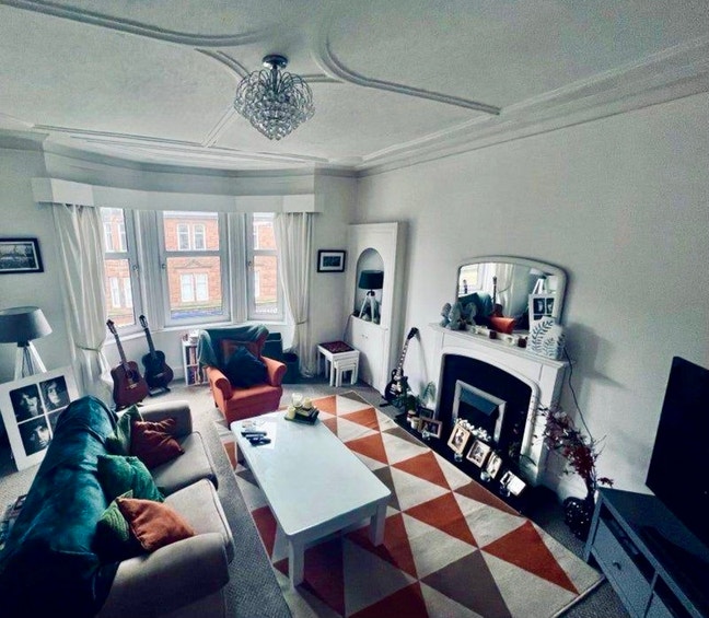 Bright Spacious Room/Great Transport Links Main Photo