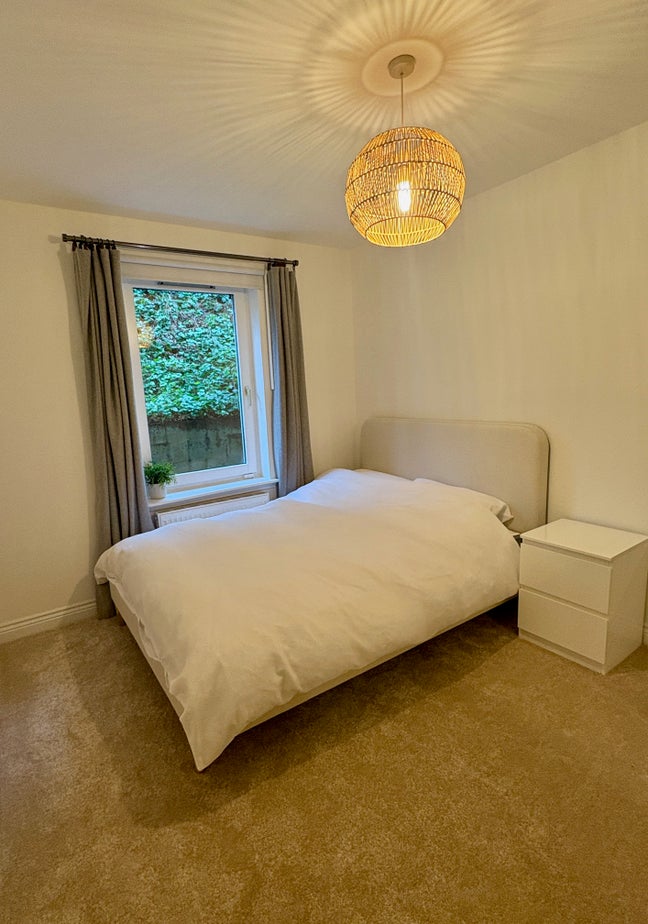 Bright Room in Garden Property, Great Transport Main Photo
