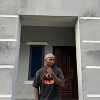 Room needed by professional couple Main Photo