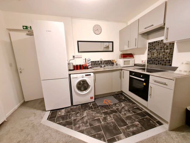 Large Double Room in Town Centre Main Photo