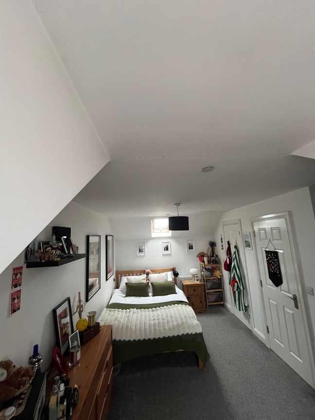 Large double room with ensuite  Main Photo