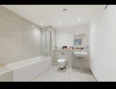 Modern 2 bed 2 bath in Canning Town Main Photo