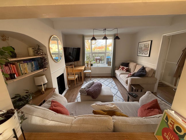 Friendly female houseshare with garden Main Photo