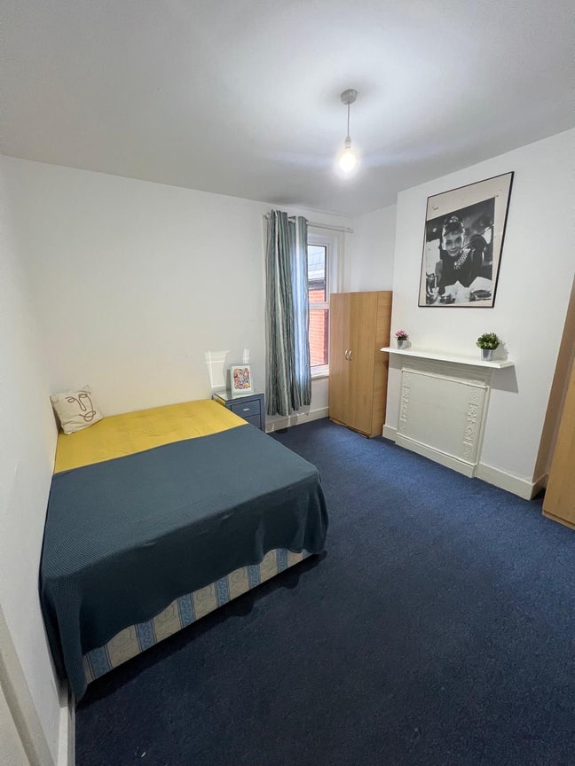 #Nice Room in Friendly & Well-Maintained Flat Main Photo