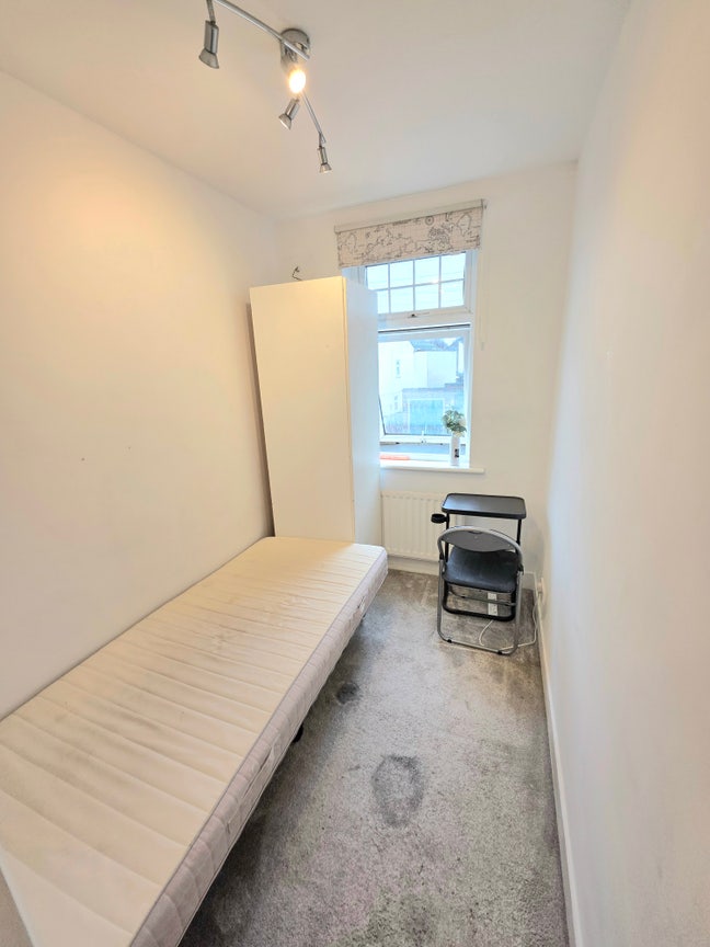 Single Room Available Main Photo