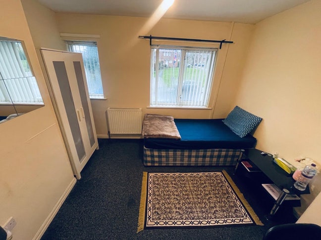 One bedroom available  Main Photo