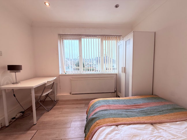 Modern Double Rooms Bills Included 2 Mins to Stn Main Photo